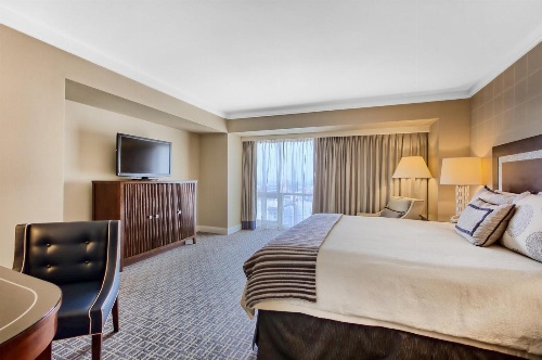 Omni Los Angeles Hotel At California Plaza image 3