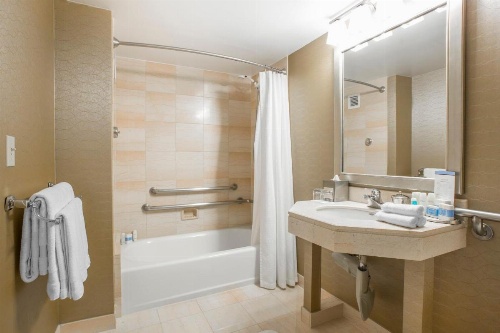 Omni Los Angeles Hotel At California Plaza image 28